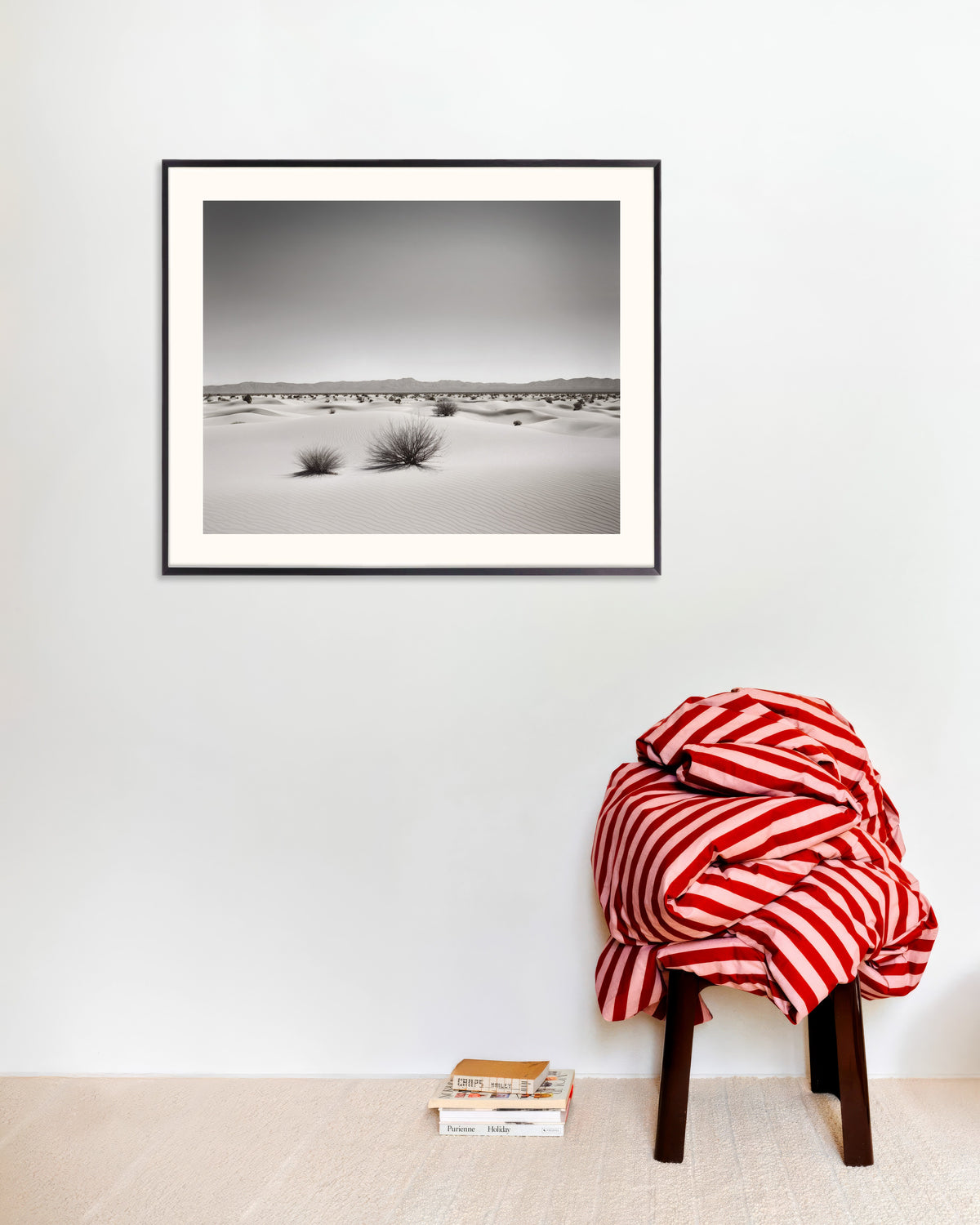 Poster med Urbana, svartvita abstrakta utforskningar, Desert, med metallram
