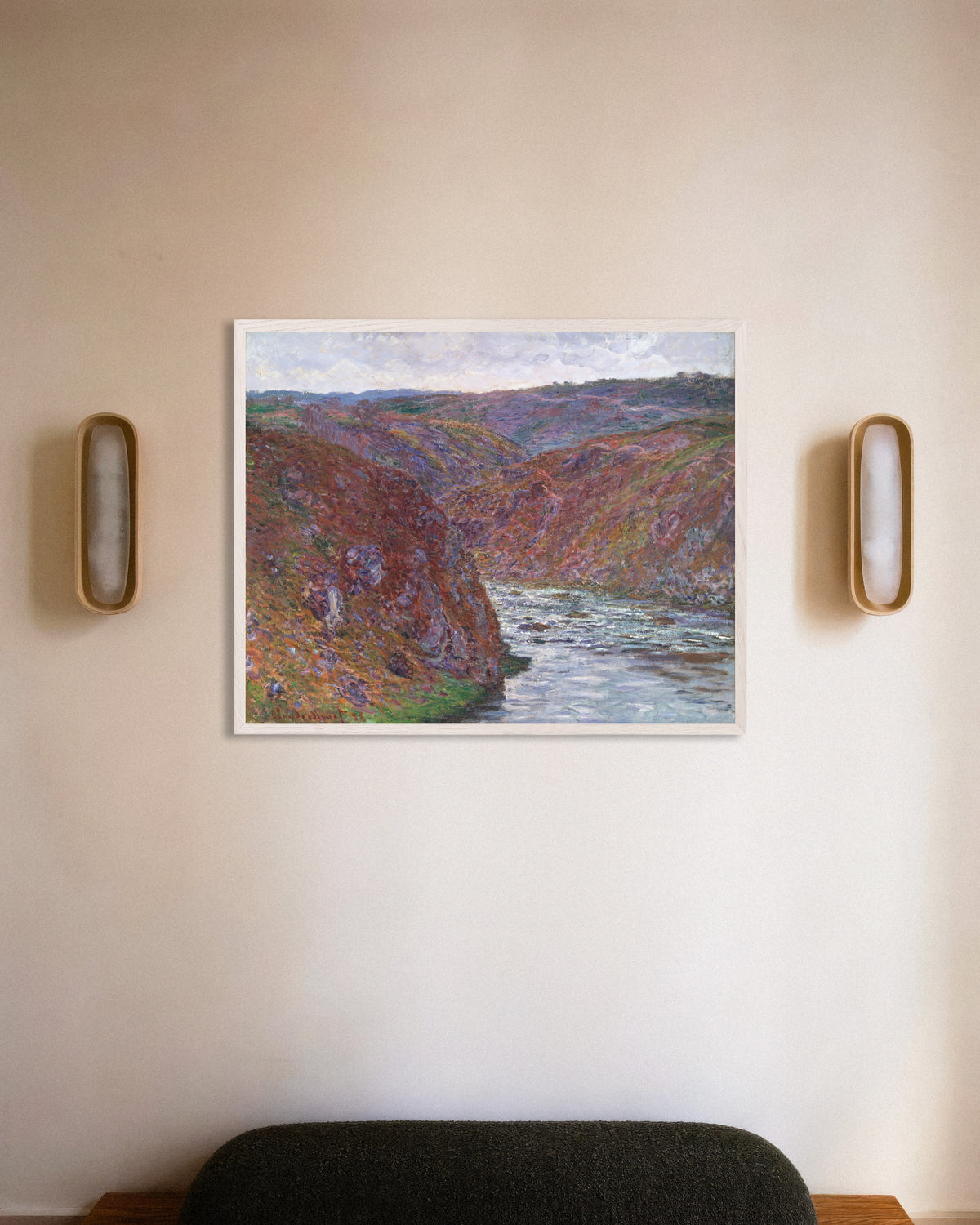 Poster Creusedalen, grå dag (1889) av Claude Monet med vit träram