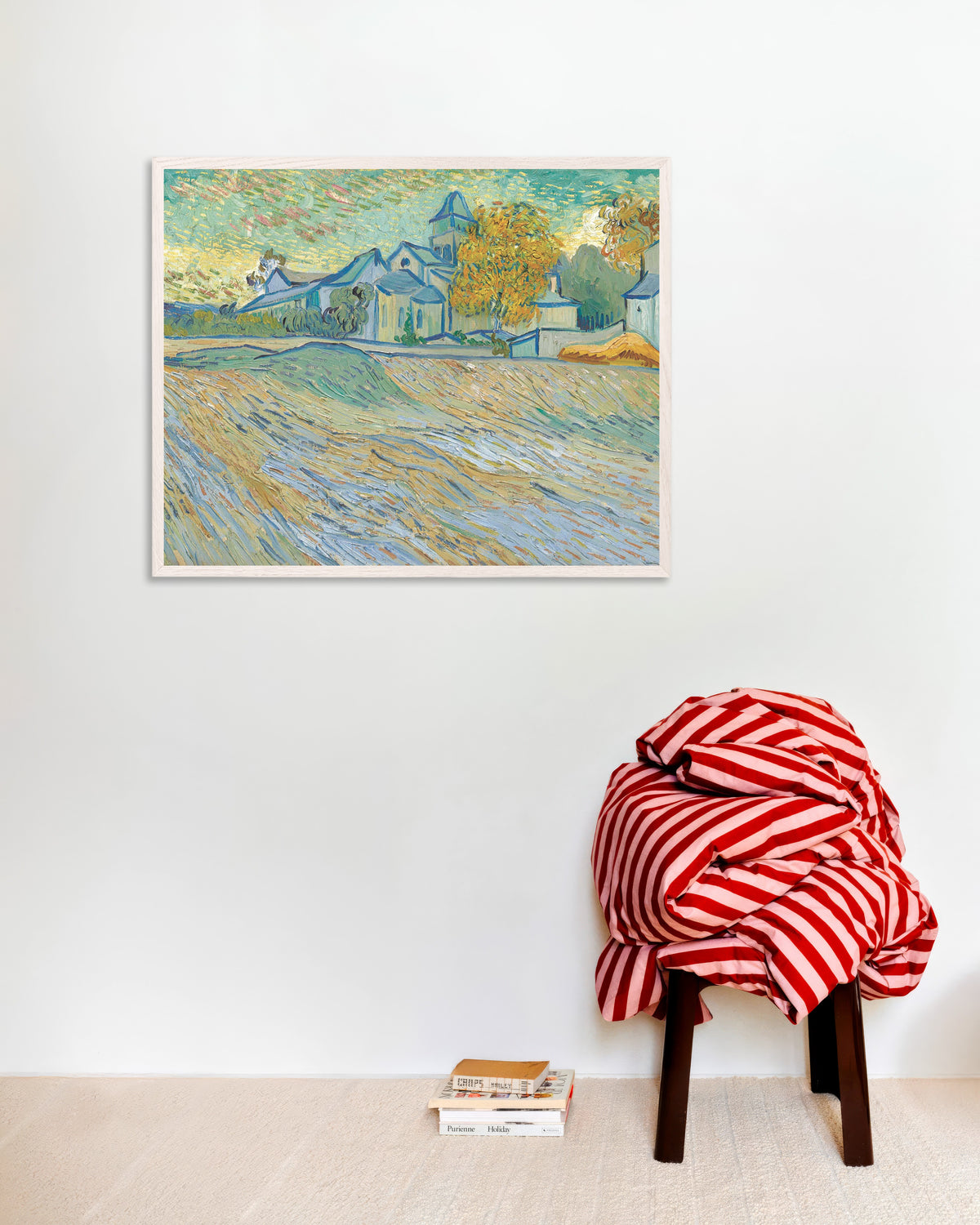 Poster med Vy över asylen och kapellet i Saint-Rémy (1889) av Vincent van Gogh, med vit träram