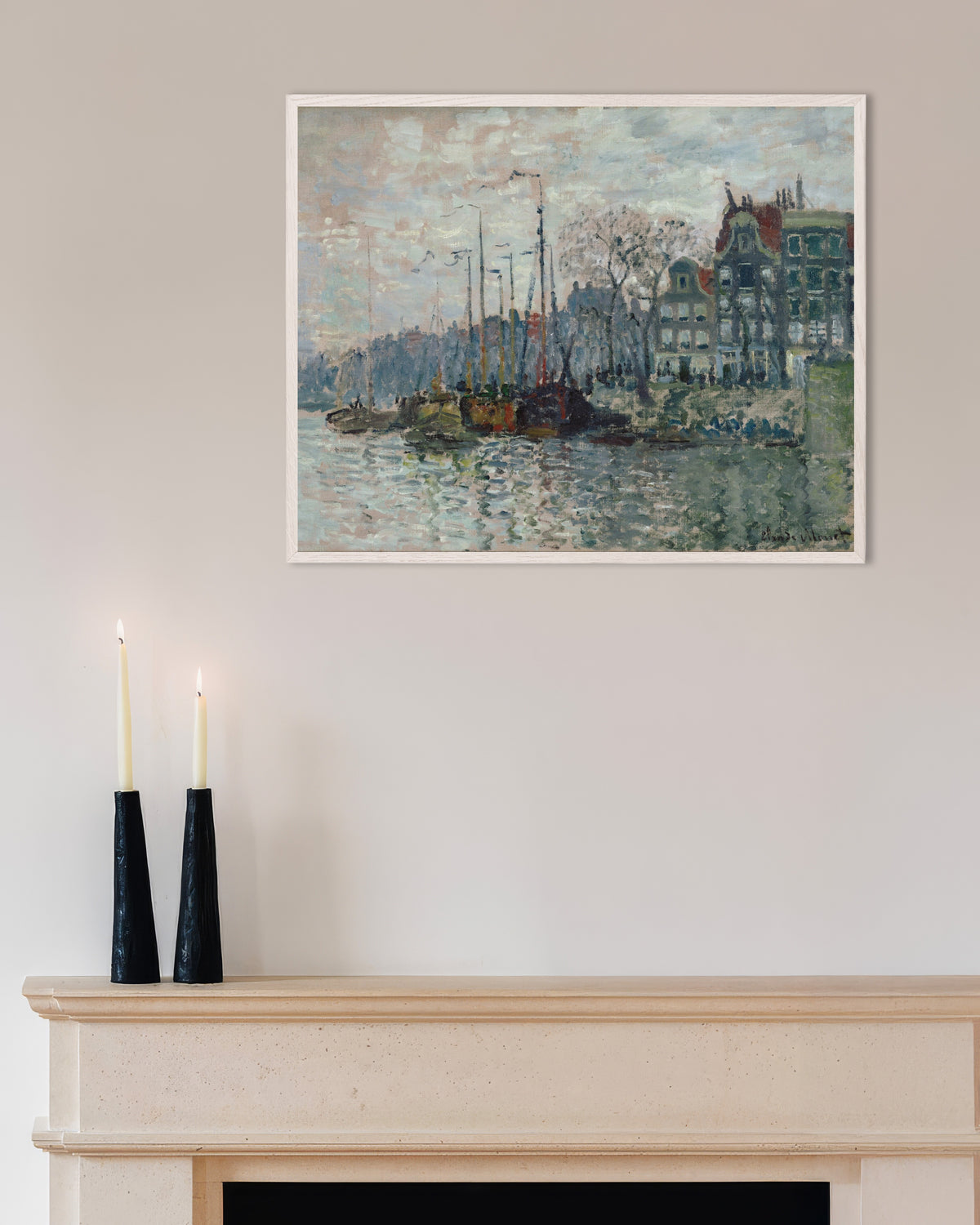 Poster Utsikt över Prins Hendrikkade och Kromme Waal i Amsterdam (1874) av Claude Monet med vit träram