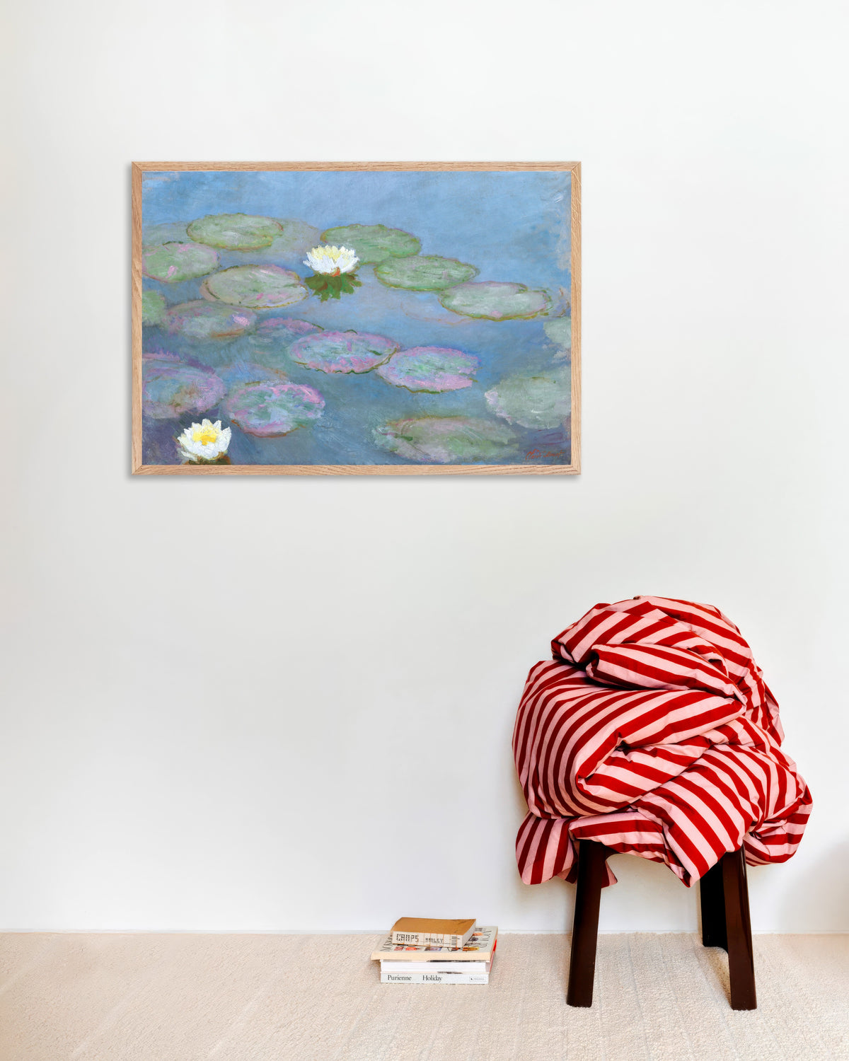 Poster Näckrosor (ca 1897–1899) av Claude Monet med ram i naturträ