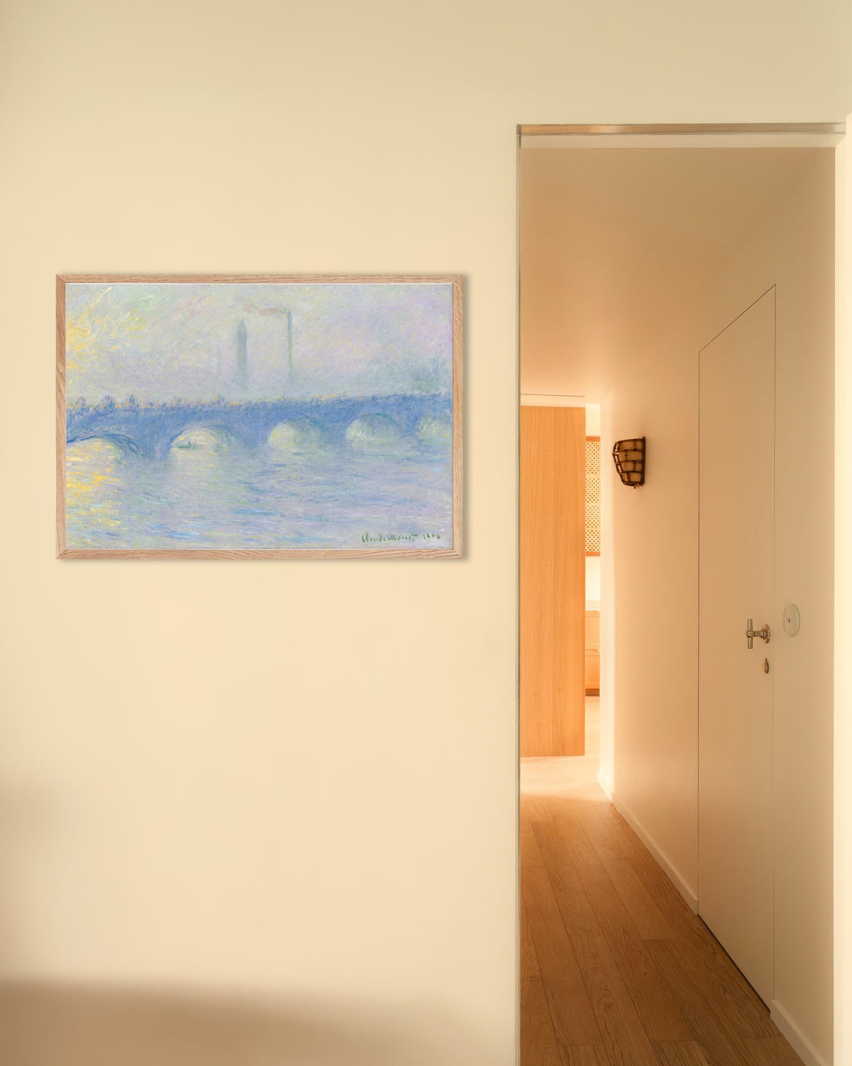 Poster Waterloo Bridge, diseffekt (1904) av Claude Monet med ram i naturträ