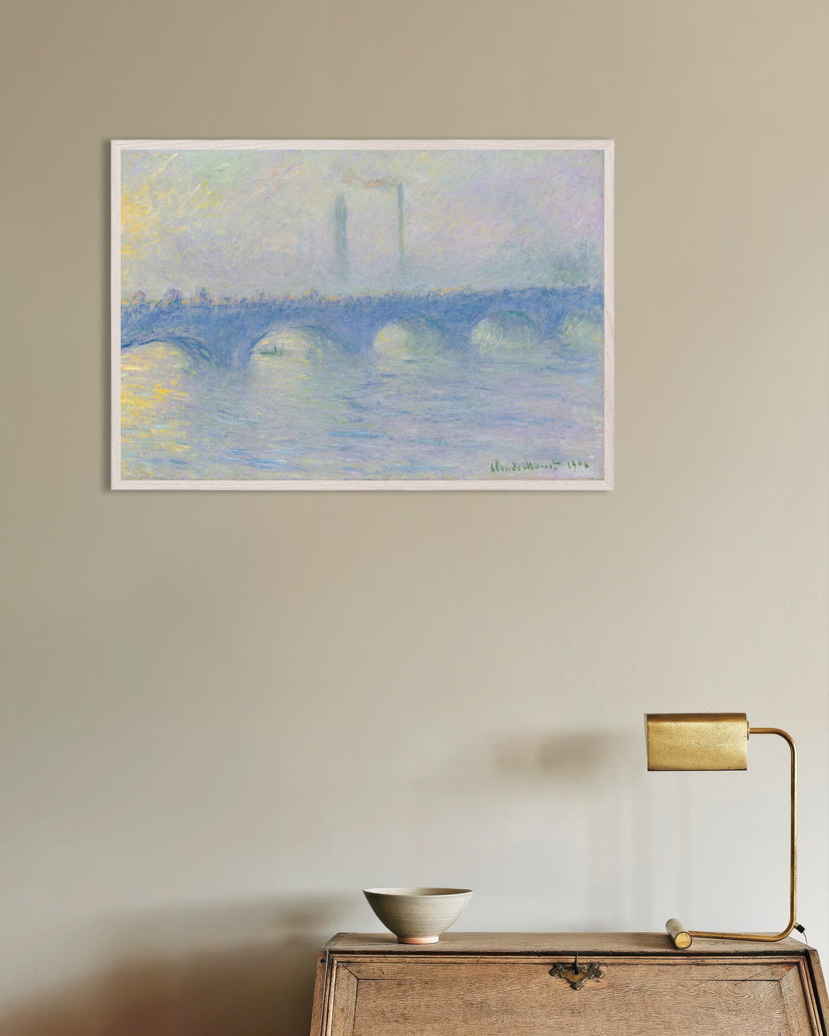 Poster Waterloo Bridge, diseffekt (1904) av Claude Monet med vit träram