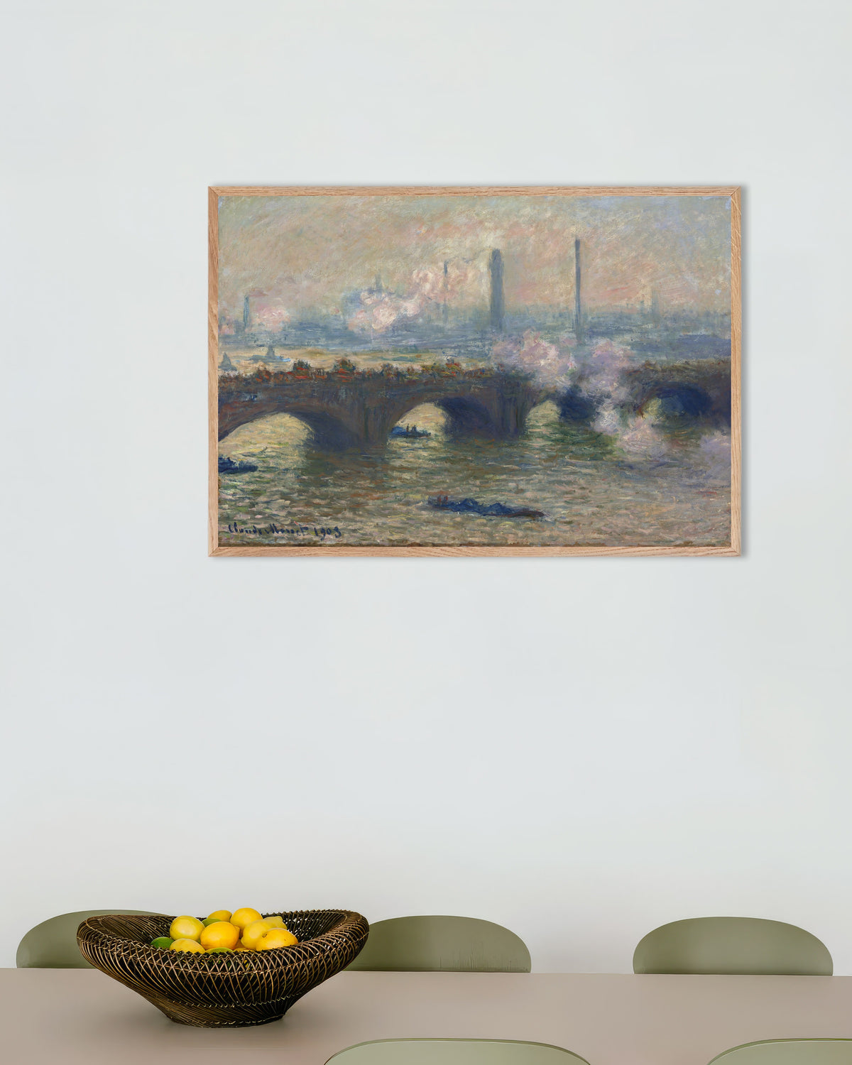 Poster Waterloo Bridge, grå dag (1903) av Claude Monet med ram i naturträ