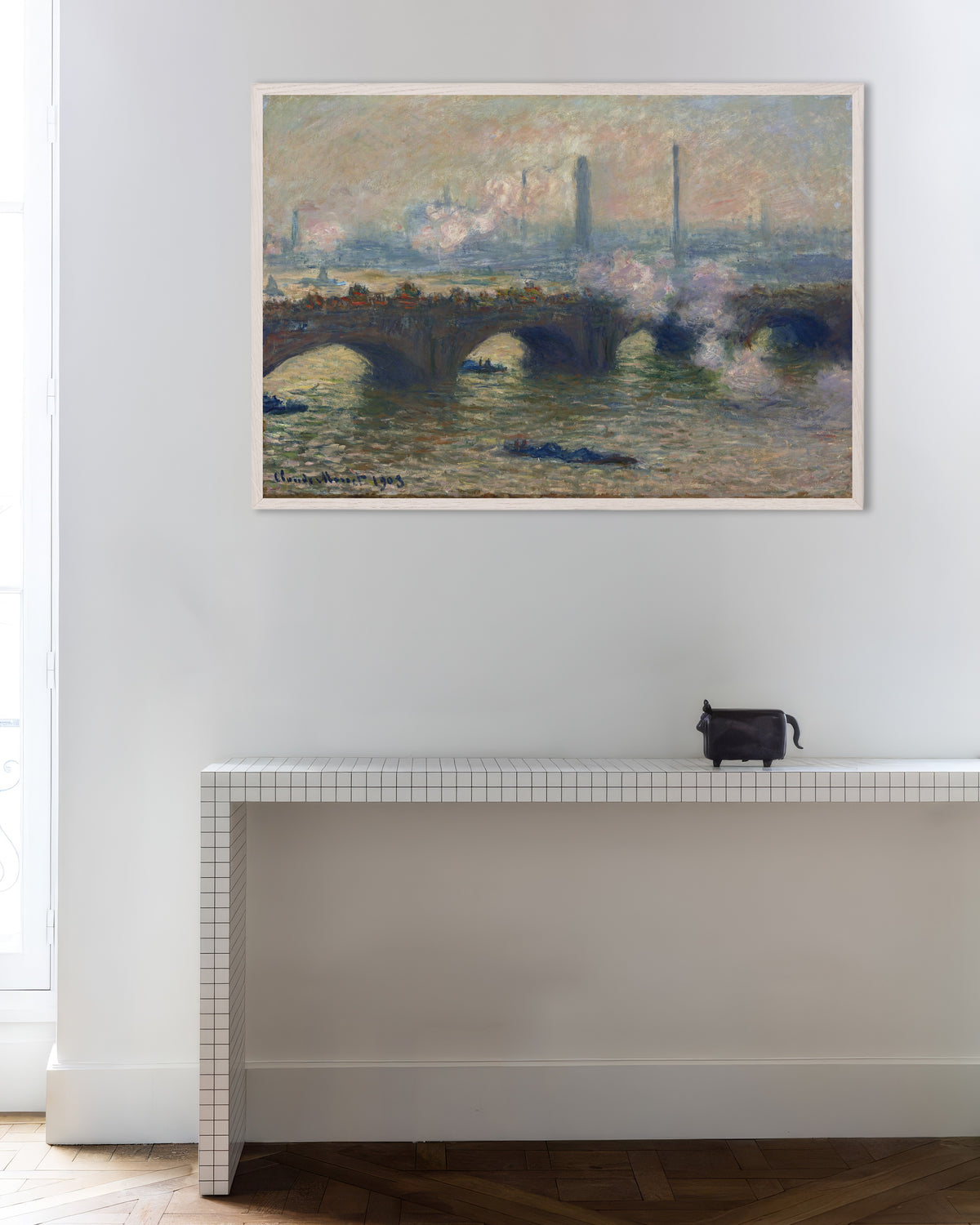 Poster Waterloo Bridge, grå dag (1903) av Claude Monet med vit träram