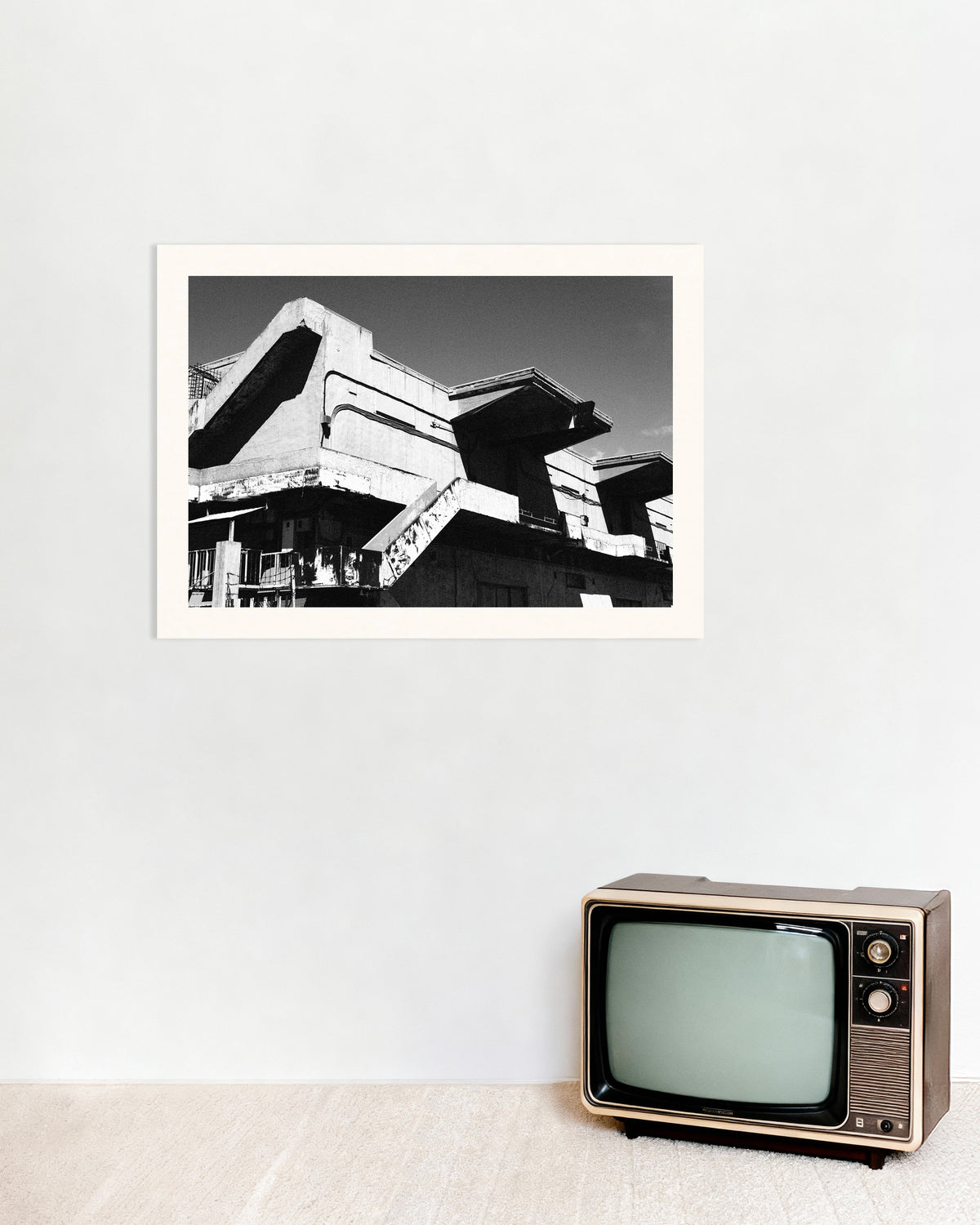 Poster ”Väderbiten betongpaviljong”