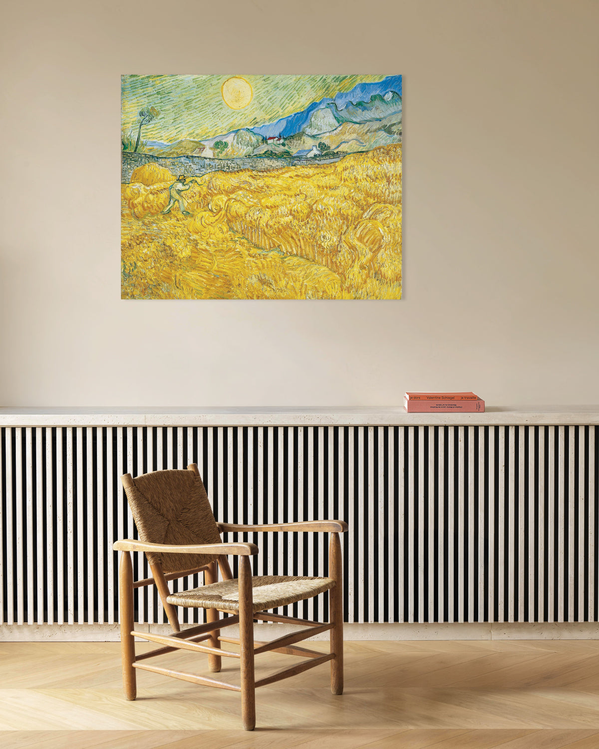 Poster av Vetefält bakom Saint-Paul-sjukhuset med en skördeman (1889) av Vincent van Gogh