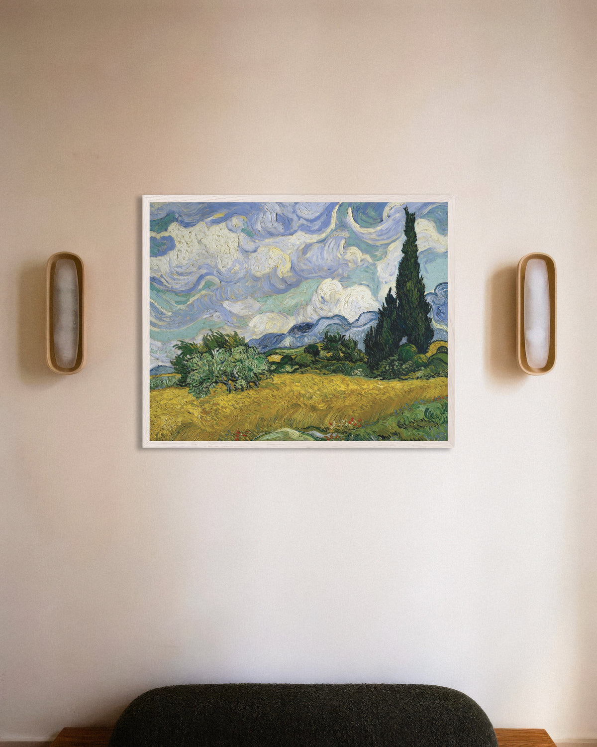 Poster av Vetefält med cypresser (1889) av Vincent van Gogh, med vit träram