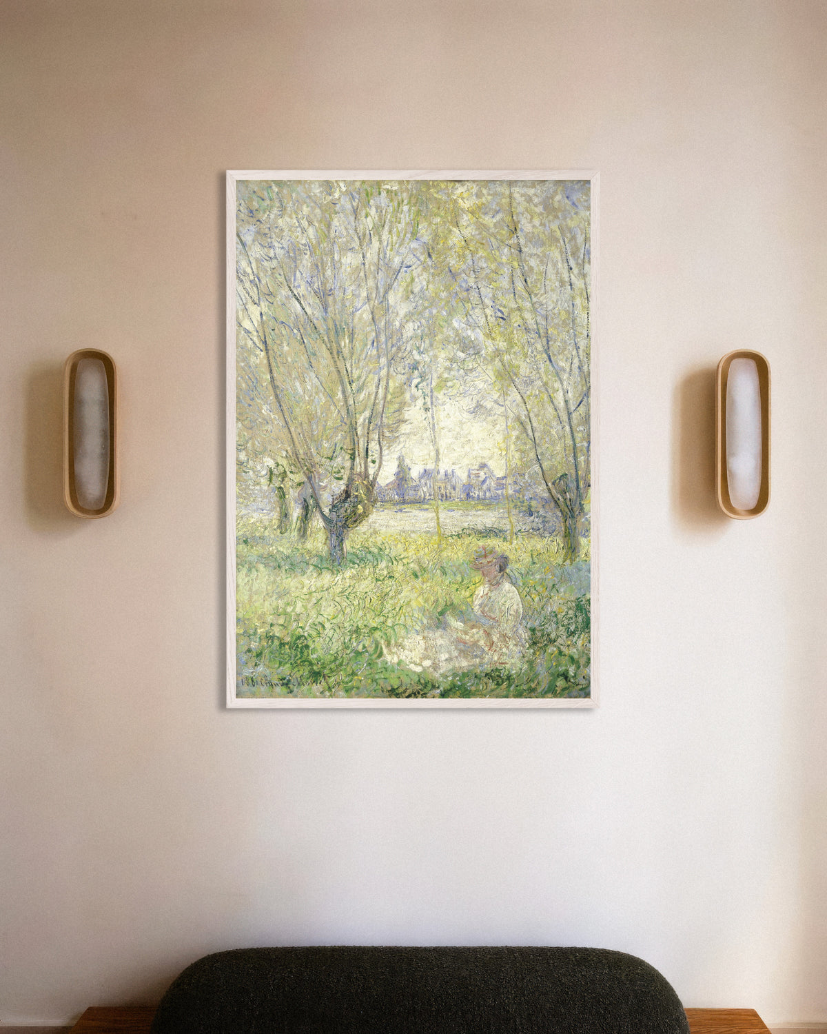 Poster Kvinna under pilträden (1880) av Claude Monet med vit träram