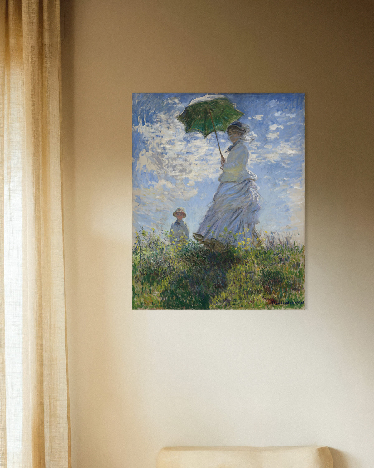 Poster Kvinna med parasoll, Madame Monet och hennes son (1875) av Claude Monet