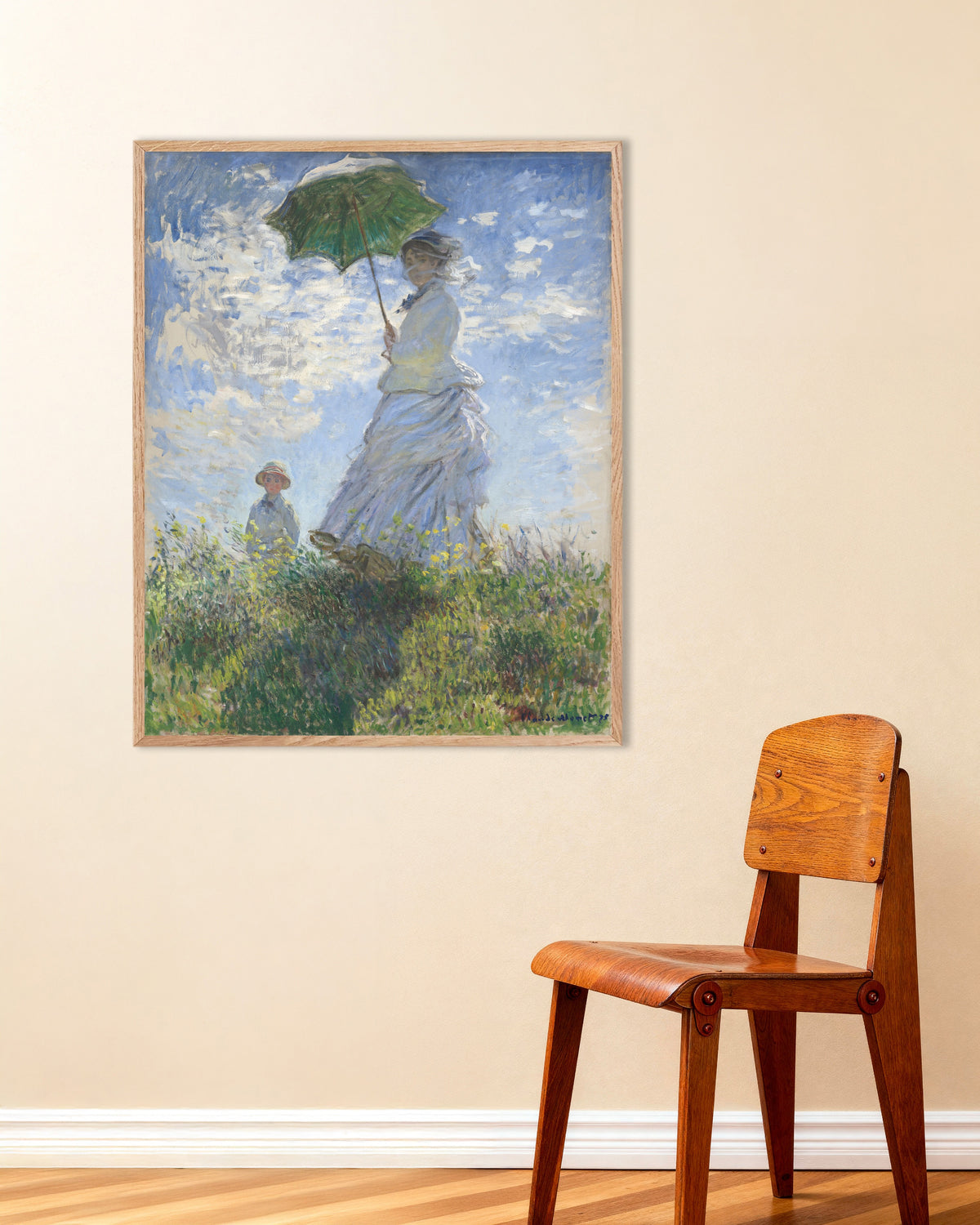 Poster Kvinna med parasoll, Madame Monet och hennes son (1875) av Claude Monet med ram i naturträ