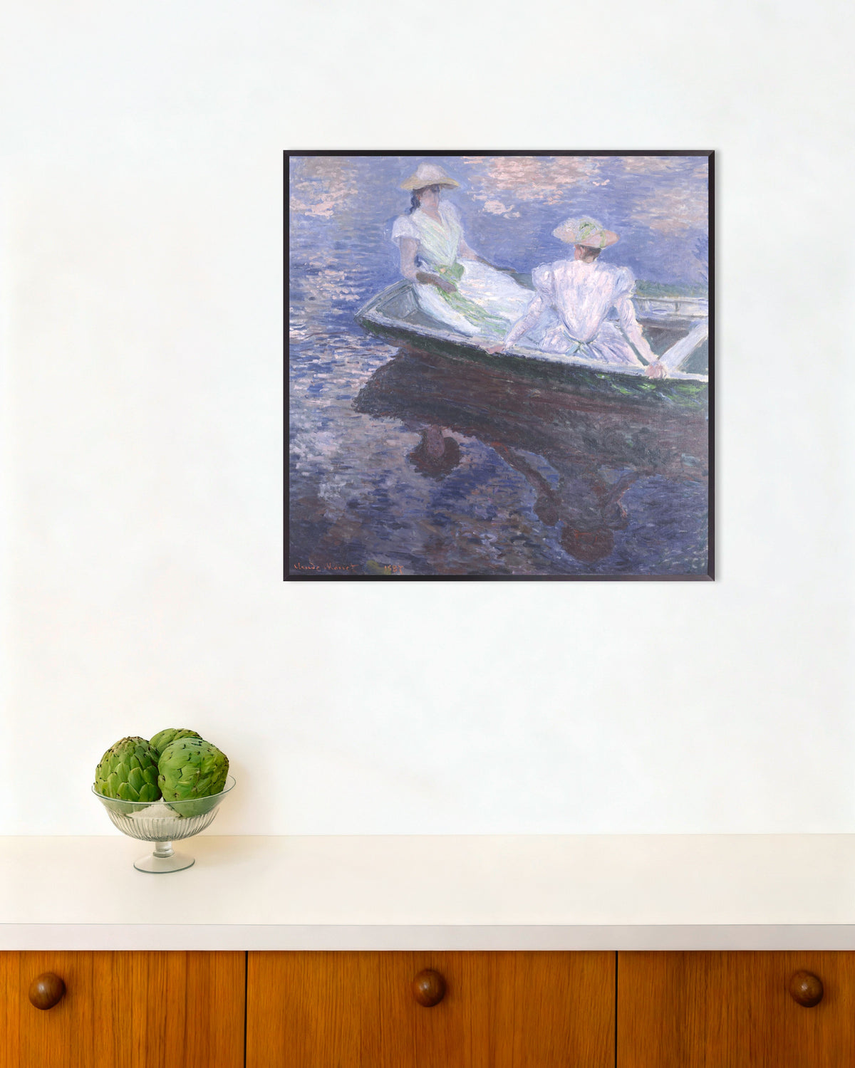 Poster Unga flickor i en båt (1887) av Claude Monet med metallram