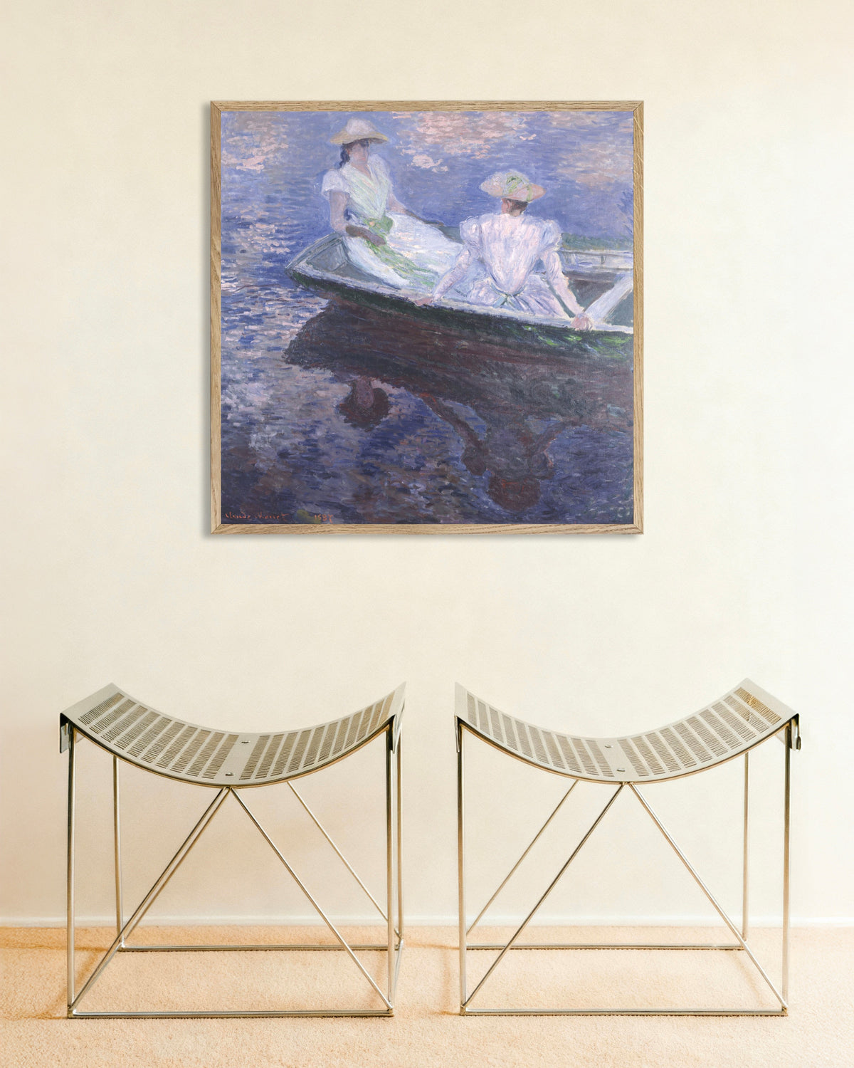 Poster Unga flickor i en båt (1887) av Claude Monet med ram i naturträ